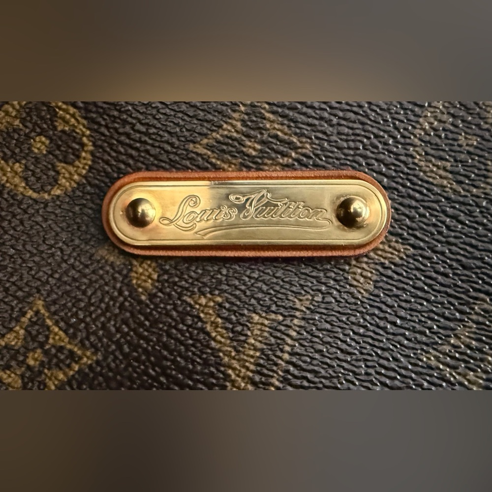 Authentic Louis Vuitton Monogram Eva Clutch/Wristlet/Shoulder/Crossbody Bag - Picture 8 of 16